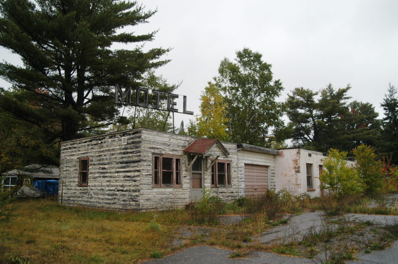 Undetermined Ishpeming Motel - Sept 2003 Photo (newer photo)